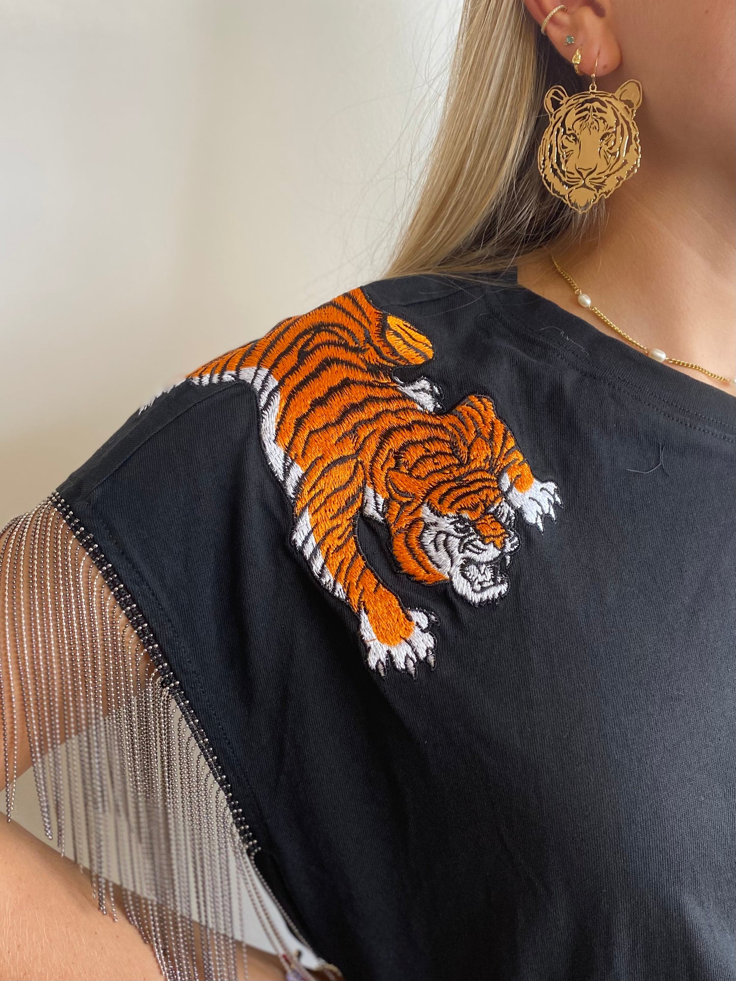 Shoulder Fringe Tiger Patch Tee